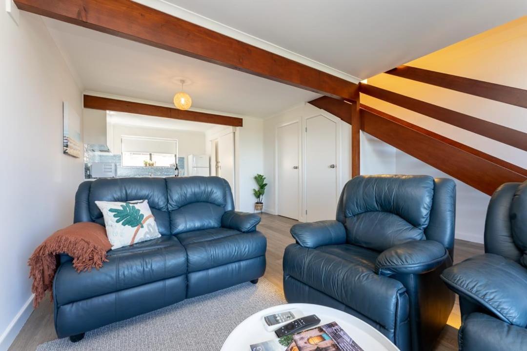 South Seas 5- Absolute Beachfront Wifi Views Villa Port Elliot
