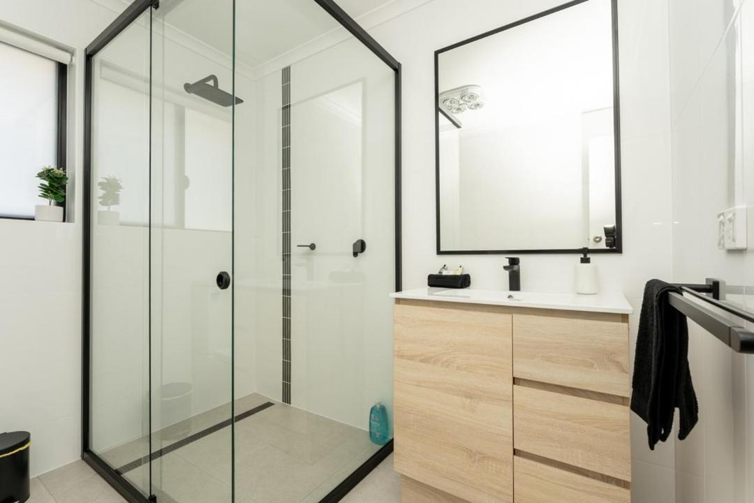 South Seas 5- Absolute Beachfront Wifi Views Villa Port Elliot