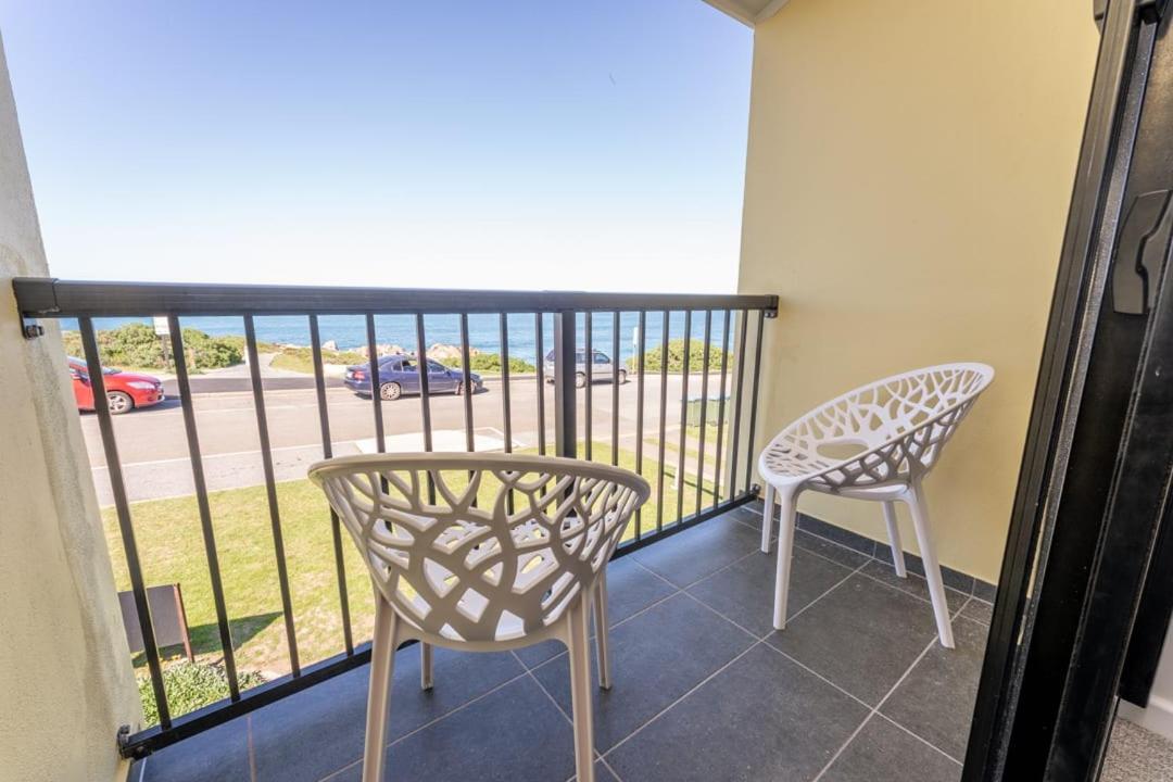 South Seas 5- Absolute Beachfront Wifi Views Port Elliot
